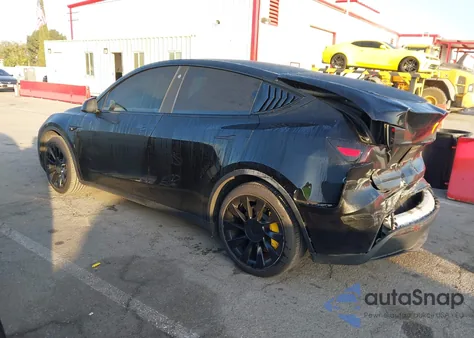 2021 Tesla Model Y Standard Range Rear-Wheel Drive z USA, uszkodzony, nr VIN 5YJYGDED4MF123194